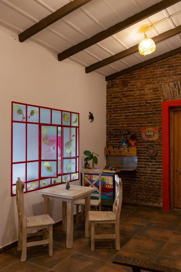Portón Rojo *